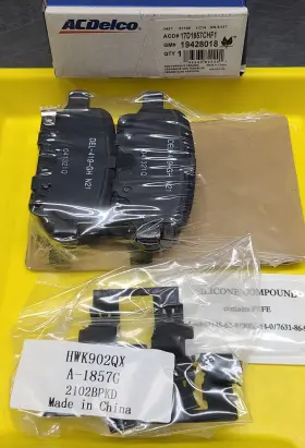 17d1857chf1 Gm Oem Acdelco 19428018 Ceramic Rear Disc Brake Pad Set