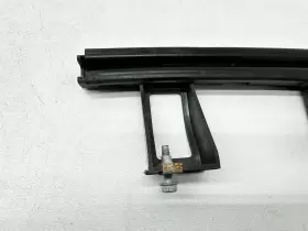84018490 Gm Oem 20-21 Sierra 2500 Hd Rear Door Glass Hardware-front Guide Left #2