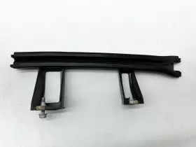 84018490 Gm Oem 20-21 Sierra 2500 Hd Rear Door Glass Hardware-front Guide Left